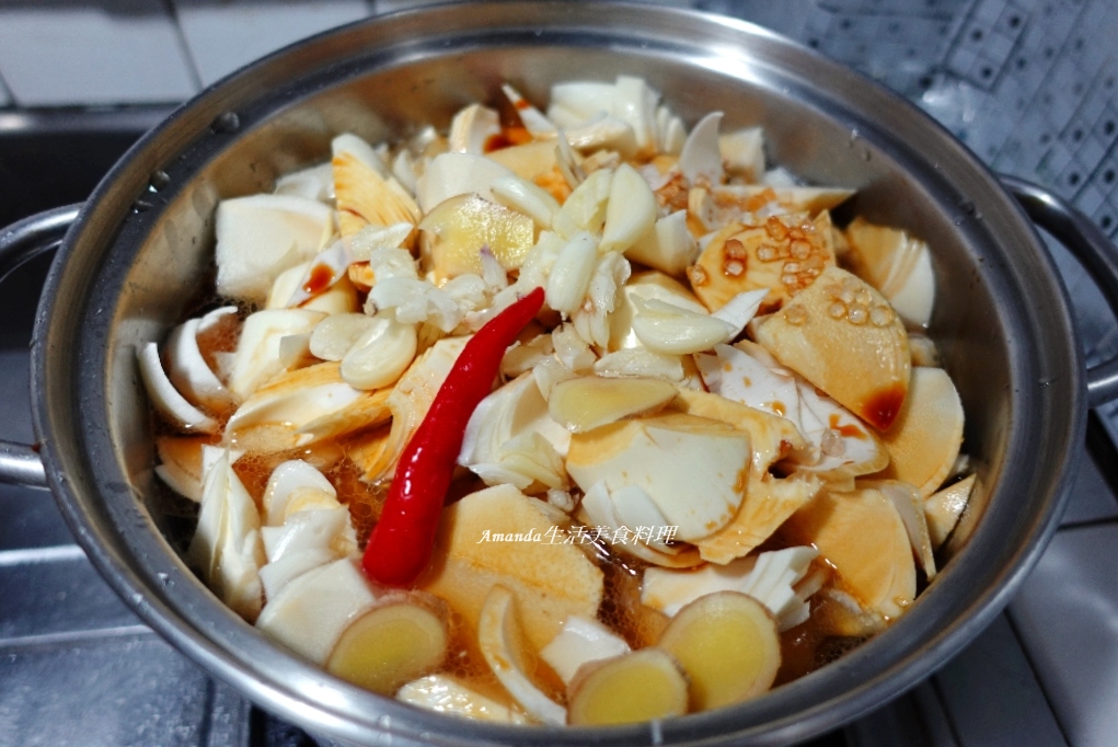 Amanda食譜,五花肉,五花肉滷竹筍,便當菜,控肉,梅花肉,滷竹筍五花肉,滷竹筍做法,滷肉,滷麻竹筍,竹筍,竹筍五花肉,竹筍控肉,竹筍滷肉,竹筍滷肉做法,竹筍滷豬肉,竹筍燉肉,竹筍燒肉,竹筍燒肉 做法,竹筍紅燒肉,紅燒竹筍,豬肉滷竹筍,食譜,麻竹筍滷肉,麻竹筍燉肉 @Amanda生活美食料理