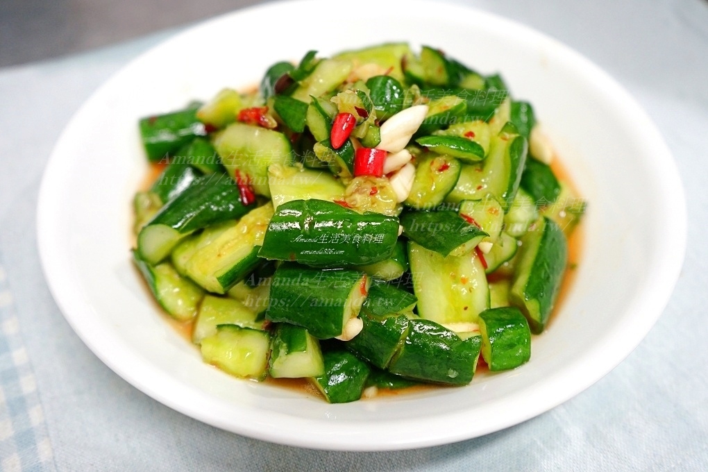 十分鐘上菜,小黃瓜,小黃瓜料理,小黃瓜涼拌,小黃瓜涼拌做法,屏東辣漬小黃瓜做法,涼拌,涼拌小黃瓜,涼拌小黃瓜做法,涼拌小黃瓜料理,涼拌小黃瓜豆瓣醬,涼拌菜,涼拌黃瓜,素食,素食 涼拌小黃瓜做法,蔬食,豆瓣小黃瓜,豆瓣醬,辣味小黃瓜,辣味涼拌小黃瓜,辣小黃瓜,辣拌小黃瓜,辣漬小黃瓜做法,辣醃小黃瓜,辣黃瓜,醃小黃瓜,醃黃瓜,食譜 @Amanda生活美食料理