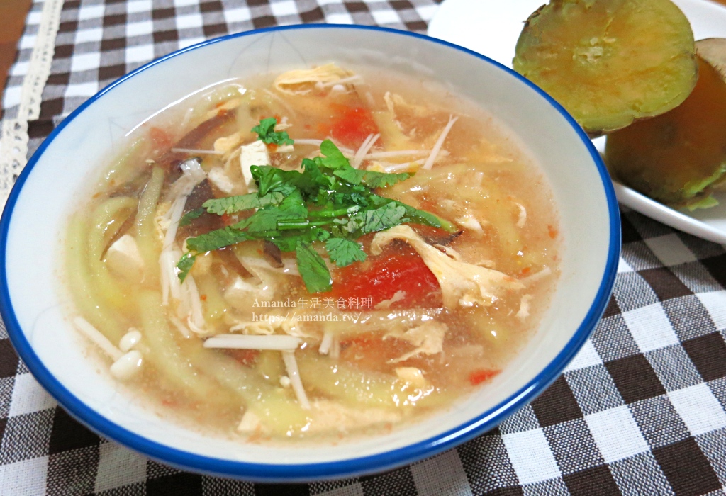 水果湯,水果蔬菜湯,素食,素食酸辣湯,蔬果湯,蔬食,蘋果料理,蘋果蔬菜酸辣湯,蘋果蕈菇酸辣湯,蘋果酸辣湯,食譜 @Amanda生活美食料理