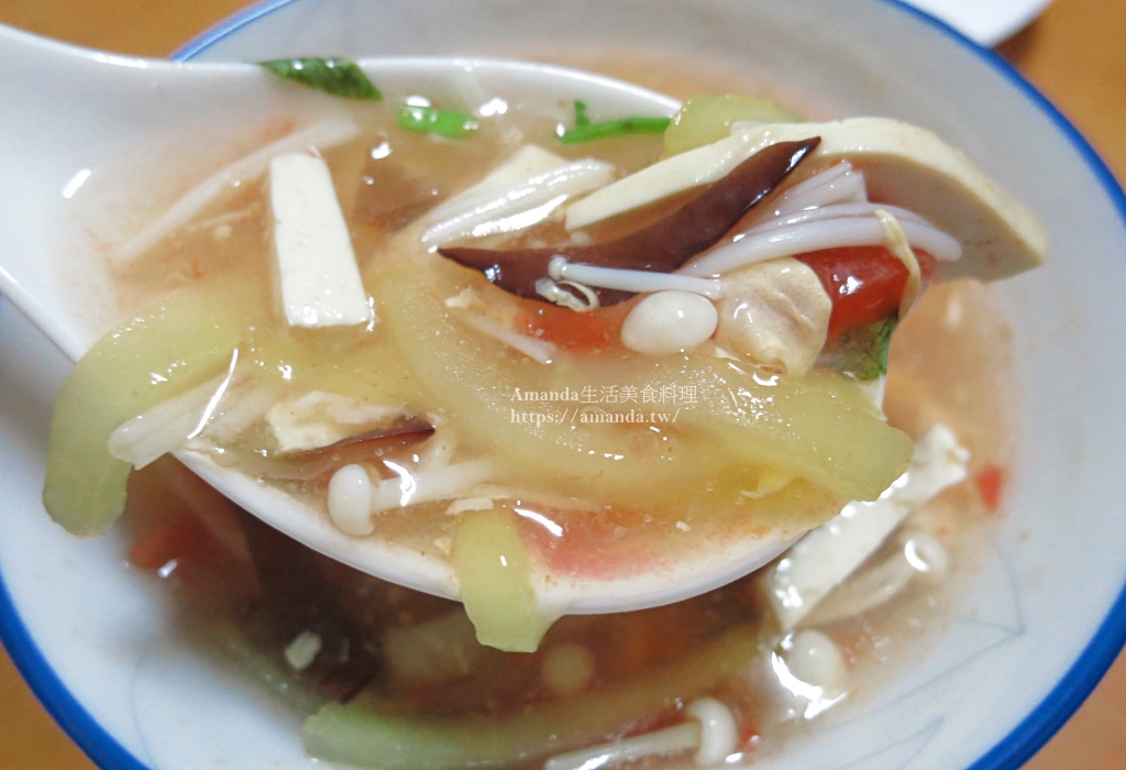 水果湯,水果蔬菜湯,素食,素食酸辣湯,蔬果湯,蔬食,蘋果料理,蘋果蔬菜酸辣湯,蘋果蕈菇酸辣湯,蘋果酸辣湯,食譜 @Amanda生活美食料理