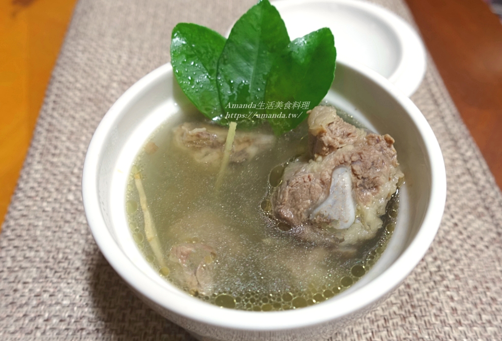 Amanda食譜,客家粉腸湯,排骨湯,桔葉,桔葉粉腸湯,粉腸湯,豬排骨湯,金桔,金桔排骨湯,金桔葉,金桔葉排骨湯,金桔葉燉排骨,金桔葉燉排骨湯,食譜 @Amanda生活美食料理