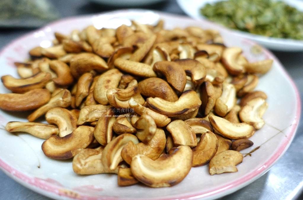 九層塔,九層塔 料理,堅果,松阪肉,松阪豬義大利麵,羅勒,羅勒醬做法,羅勒青醬做法,義大利麵,豬肉,青醬,青醬豬肉義大利麵 @Amanda生活美食料理