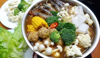 咖哩,咖哩湯底,咖哩湯底做法,咖哩火鍋,咖哩火鍋做法,咖哩火鍋湯底,咖哩火鍋湯頭怎麼煮,咖哩鍋,咖哩鍋做法,咖哩鍋湯底,咖喱火鍋,咖喱火鍋湯底,手工丸,海鮮,海鮮火鍋,火鍋,火鍋湯底,火鍋湯頭,肉丸,自製咖哩鍋,自製火鍋,鮮蝦 @Amanda生活美食料理