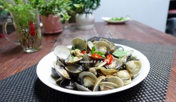 Seafood,九層塔清炒蛤蜊,九層塔炒蛤蜊,十分鐘上菜,文蛤,文蛤 料理,文蛤料理,文蛤肉料理,炒文蛤,炒蛤蜊,炒蛤蜊九層塔,炒蛤蜊料理,炒蛤蜊沒有九層塔,炒蛤蜊秘訣,蛤蜊,蛤蜊 料理,蛤蜊 料理,蛤蜊料理,蛤蜊炒九層塔,鑄鐵鍋,食譜 @Amanda生活美食料理