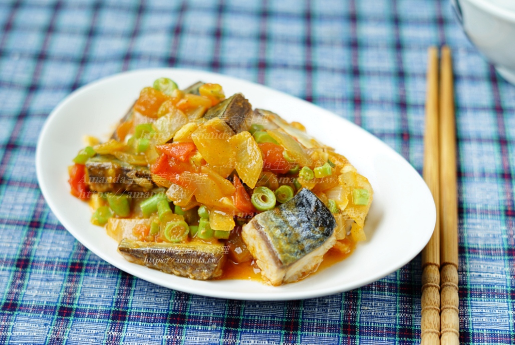 冷凍鯖魚料理,十分鐘上菜,四季豆,洋蔥,洋蔥鯖魚,海鮮,番茄,番茄鯖魚,番茄鯖魚料理,番茄鯖魚食譜,真空鯖魚,米可下廚,自製茄汁鯖魚,茄汁鯖魚,茄汁鯖魚做法,茄汁鯖魚料理,茄汁鯖魚炒洋蔥,茄汁鯖魚炒蛋,蕃茄鯖魚,蕃茄鯖魚料理,蕃茄鯖魚食譜,薄鹽鯖魚 料理,薄鹽鯖魚料理,食譜,鯖魚,鯖魚 料理,鯖魚料理,鯖魚煮法,鹹鯖魚料理,鹽漬鯖魚,鹽漬鯖魚做法,鹽漬鯖魚料理,鹽鯖魚料理 @Amanda生活美食料理