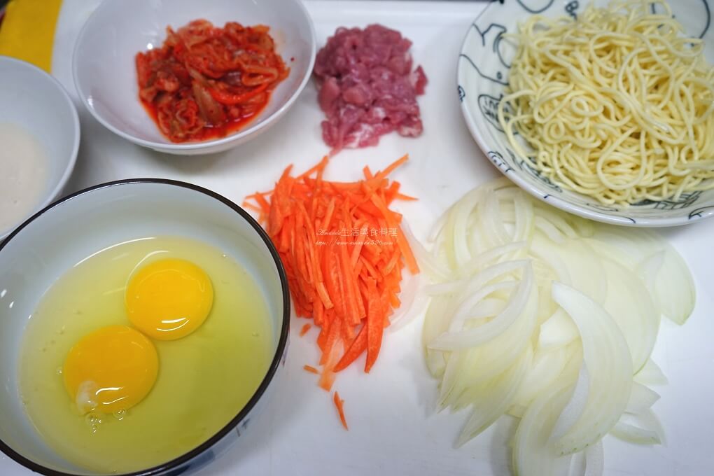 乾麵,泡菜,泡菜炒麵,炒麵,煎蛋,煎麵 @Amanda生活美食料理