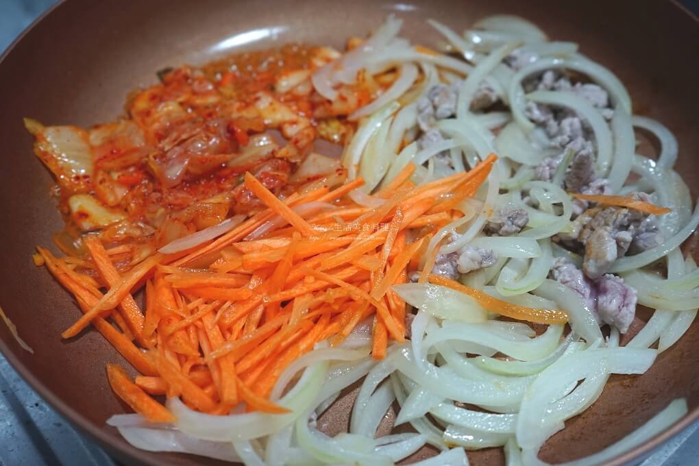 乾麵,泡菜,泡菜炒麵,炒麵,煎蛋,煎麵 @Amanda生活美食料理