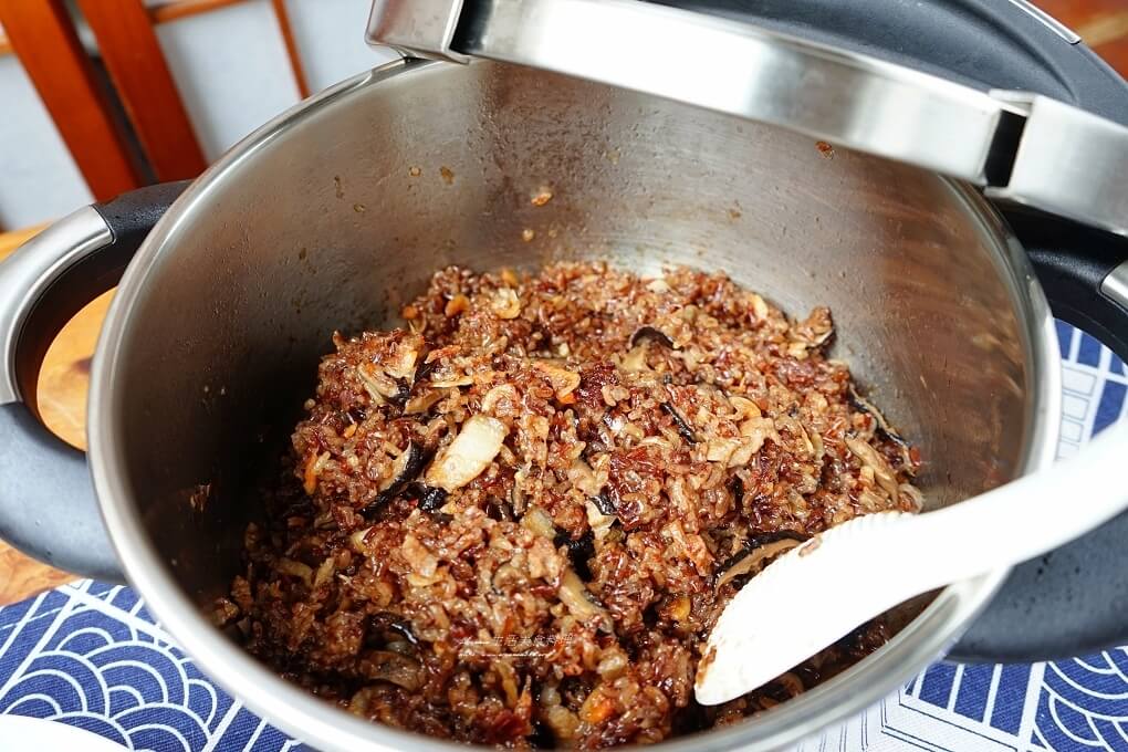 十分鐘上菜,十分鐘料理,壓力鍋,壓力鍋 油飯,壓力鍋油飯,壓力鍋煮糯米飯,快鍋,快鍋煮飯,櫻花蝦油飯,油飯,胭脂米 @Amanda生活美食料理