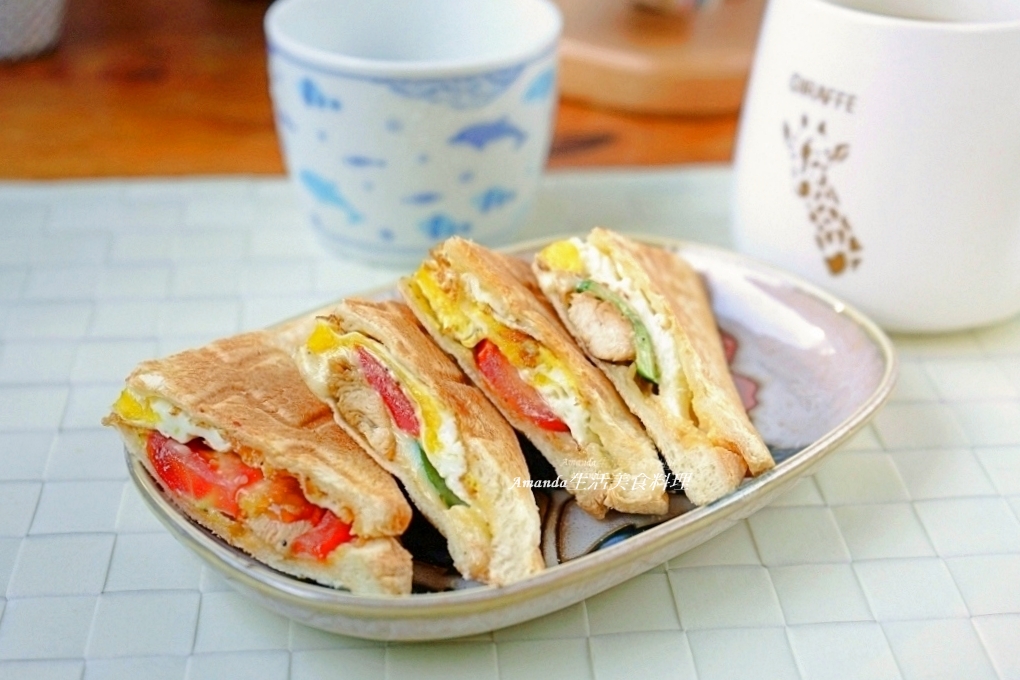 Amanda食譜,三明治,十分鐘上菜,早餐,熱壓三明治,熱壓三明治食譜,熱壓吐司食譜,蔬菜雞肉三明治,雞肉三文治,雞肉三文治食譜,雞肉三明治,雞肉吐司,雞肉蛋吐司,雞胸三文治,雞胸三明治,雞胸肉三明治,雞胸肉吐司,食譜 @Amanda生活美食料理
