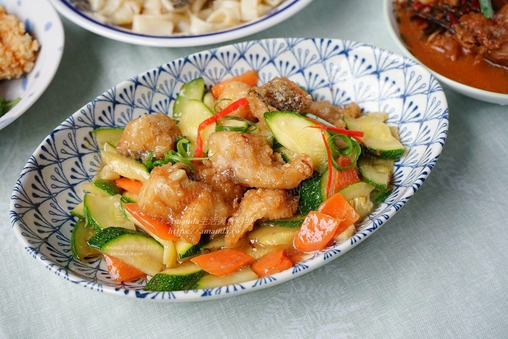 台灣石斑,國產石斑,櫛瓜,櫛瓜料理,炸石斑魚,燴石斑魚,石斑料理,石斑魚,石斑魚料理,石斑魚油炸,蠔油石斑,醬燒石斑,食譜,香酥魚 @Amanda生活美食料理