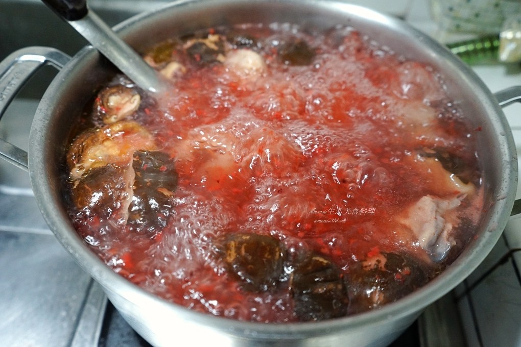 紅槽雞,紅糟做法,紅糟做法,紅糟料理,紅糟雞,紅糟雞湯,紅糟雞湯做法,紅糟雞肉,紅糟雞肉做法,紅糟雞肉料理,紅麴雞湯,酒糟料理,酒糟雞,酒糟雞湯,酒糟香菇雞,雞湯,食譜,養生雞湯,馬祖紅糟料理,馬祖紅糟雞湯,馬祖美食 @Amanda生活美食料理