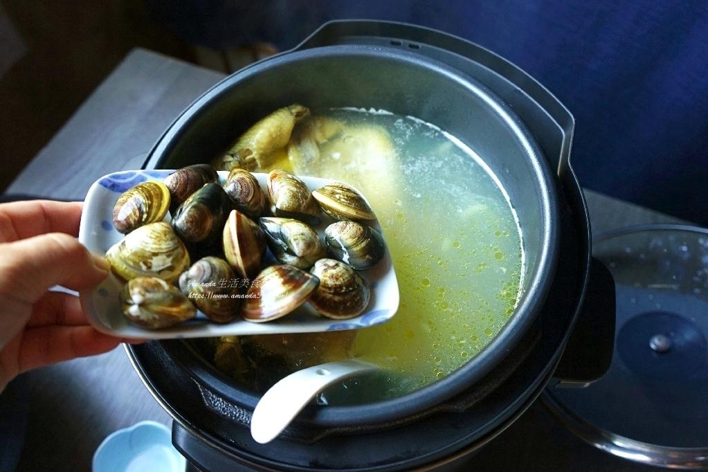 全雞湯,年菜,年菜雞湯食譜,年菜食譜,燉鍋雞湯,萬用鍋雞湯,蒜頭蛤蜊全雞湯,蒜頭蛤蜊雞湯,蒜頭蛤蜊雞湯做法,蒜頭蛤蜊雞湯電鍋,蛤蜊蒜頭全雞湯,蛤蜊蒜頭雞湯,雞湯,食譜 @Amanda生活美食料理 全雞湯,年菜,年菜雞湯食譜,年菜食譜,燉鍋雞湯,萬用鍋雞湯,蒜頭蛤蜊全雞湯,蒜頭蛤蜊雞湯,蒜頭蛤蜊雞湯做法,蒜頭蛤蜊雞湯電鍋,蛤蜊蒜頭全雞湯,蛤蜊蒜頭雞湯,雞湯,食譜 @Amanda生活美食料理