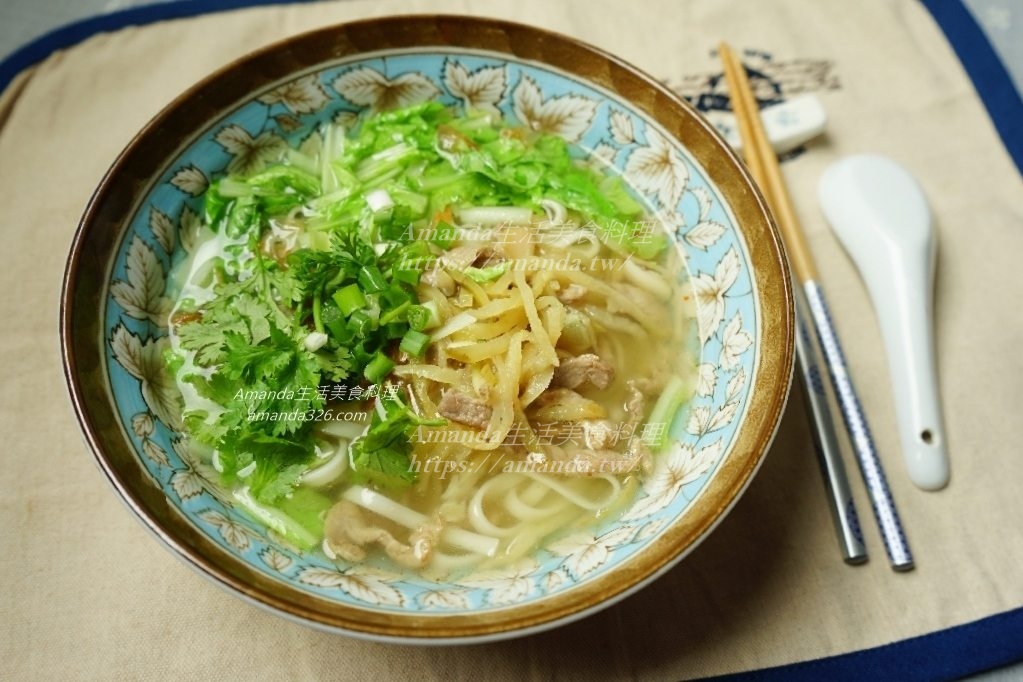 Amanda食譜,十分鐘上菜,台灣小吃,小吃,榨菜湯麵,榨菜肉絲,榨菜肉絲做法,榨菜肉絲湯,榨菜肉絲湯麵,榨菜肉絲湯麵做法,榨菜肉絲米粉,榨菜肉絲麵,榨菜肉絲麵做法,榨菜麵,湯麵,肉絲湯麵,食譜,麵食 @Amanda生活美食料理