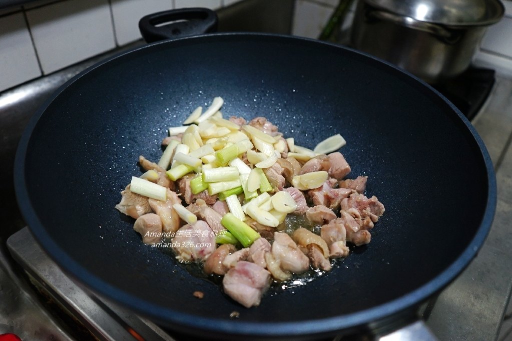 Amanda食譜,十分鐘上菜,去骨雞肉,去骨雞腿,台式料理,白肉料理,紅燒雞肉,紅燒雞腿,紅燒雞腿肉,蔥燒雞,蔥燒雞 食譜,蔥燒雞肉,蔥燒雞腿,蔥燒雞腿排,蔥燒雞腿肉,雞腿,雞腿料理,青蔥燒雞肉,青蔥燒雞腿,食譜 @Amanda生活美食料理