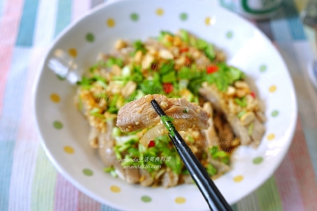 Amanda食譜,去骨雞腿,去骨雞腿肉,口水雞,口水雞 做法,口水雞作法,口水雞醬料,口水雞食譜,地中海料理,地中海飲食,涼拌口水雞,涼拌肉,涼拌菜,涼拌雞肉,涼拌雞腿,無油煙,花生拌雞肉,開胃菜,雞肉拌花生,雞腿肉,食譜,香辣口水雞,香辣雞腿 @Amanda生活美食料理