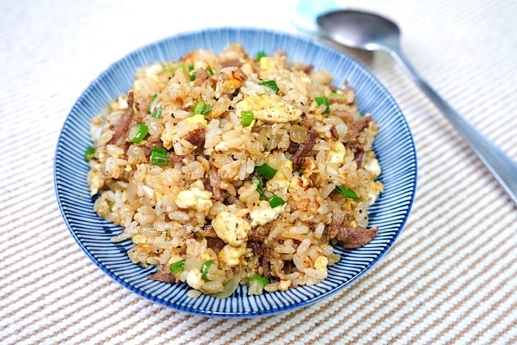 Amanda食譜,十分鐘上菜,洋蔥牛肉炒飯,洋蔥牛肉炒飯做法,洋蔥牛肉蛋炒飯,炒飯,牛肉炒飯,牛肉炒飯 食譜,牛肉炒飯作法,牛肉炒飯做法,牛肉炒飯秘訣,牛肉炒飯醃牛肉,牛肉炒飯阿基師,牛肉炒飯食譜,牛肉炒饭,牛肉片炒飯,牛肉絲炒飯,牛肉胡椒炒飯,牛肉蛋炒飯,牛肉蛋炒飯做法,牛肉蛋炒饭,肉絲炒飯,胡椒炒飯,食譜 @Amanda生活美食料理