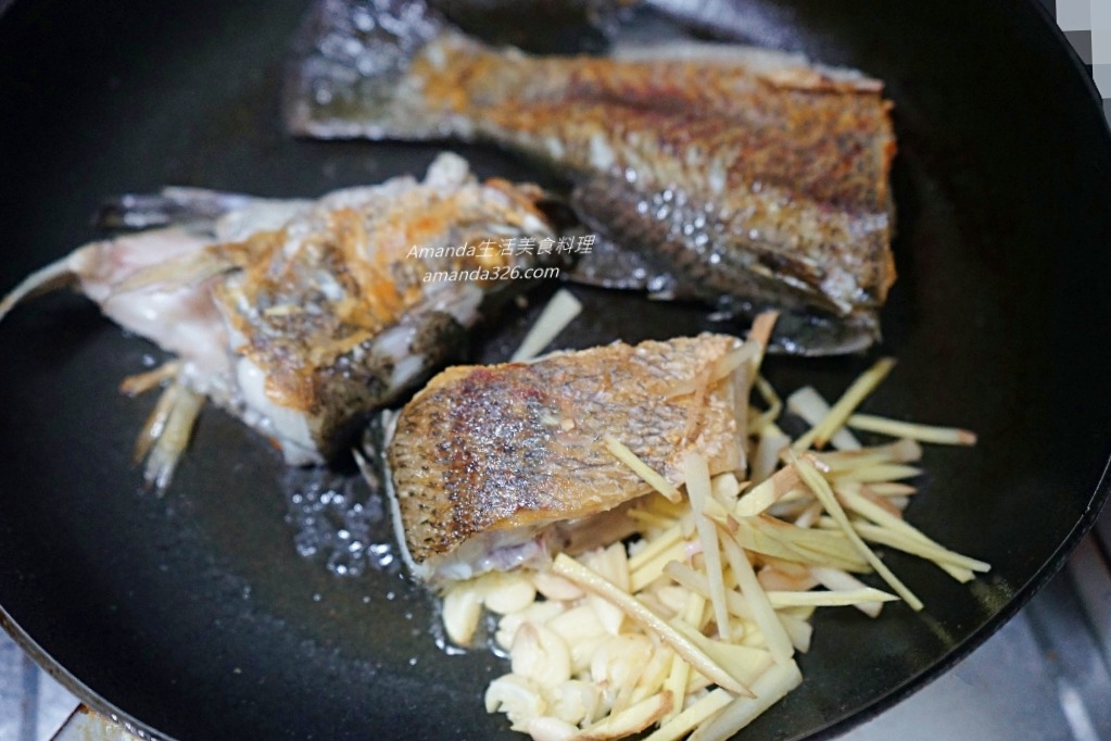 Amanda食譜,切塊鱸魚,海鮮,紅燒魚,紅燒鱸魚,紅燒鱸魚塊,紅燒鱸魚怎麼做,紅燒鱸魚料理,紅燒鱸魚片料理,食譜,魚料理,鱸魚切塊,鱸魚紅燒 @Amanda生活美食料理