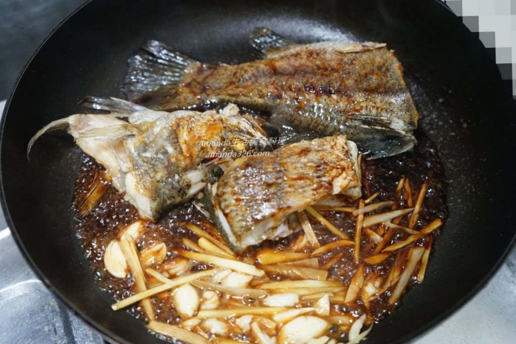 Amanda食譜,切塊鱸魚,海鮮,紅燒魚,紅燒鱸魚,紅燒鱸魚塊,紅燒鱸魚怎麼做,紅燒鱸魚料理,紅燒鱸魚片料理,食譜,魚料理,鱸魚切塊,鱸魚紅燒 @Amanda生活美食料理