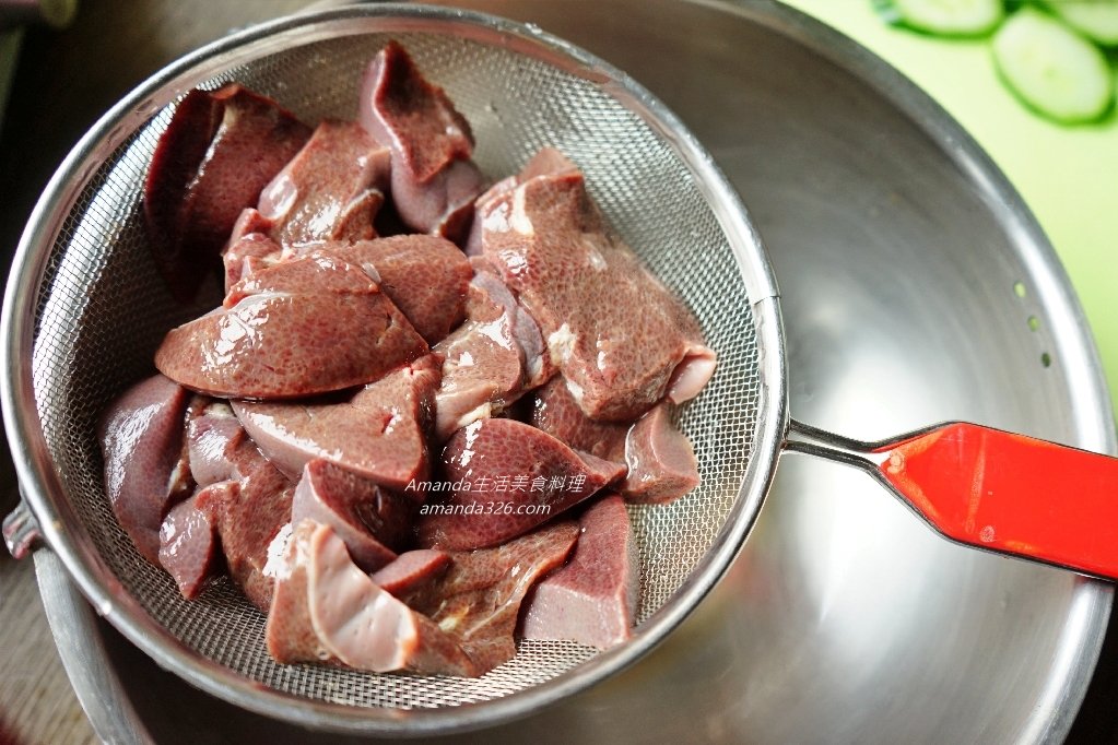 Amanda食譜,含鐵料理,小黃瓜炒豬肝,洋蔥炒豬肝,炒豬肝,炒豬肝軟嫩方式,蔬菜炒豬肝,補血料理,豬肝不乾硬,豬肝料理,豬肝炒小黃瓜,豬肝炒洋蔥,豬肝炒蔬菜,食譜 @Amanda生活美食料理