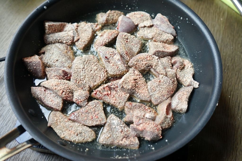 Amanda食譜,含鐵料理,小黃瓜炒豬肝,洋蔥炒豬肝,炒豬肝,炒豬肝軟嫩方式,蔬菜炒豬肝,補血料理,豬肝不乾硬,豬肝料理,豬肝炒小黃瓜,豬肝炒洋蔥,豬肝炒蔬菜,食譜 @Amanda生活美食料理