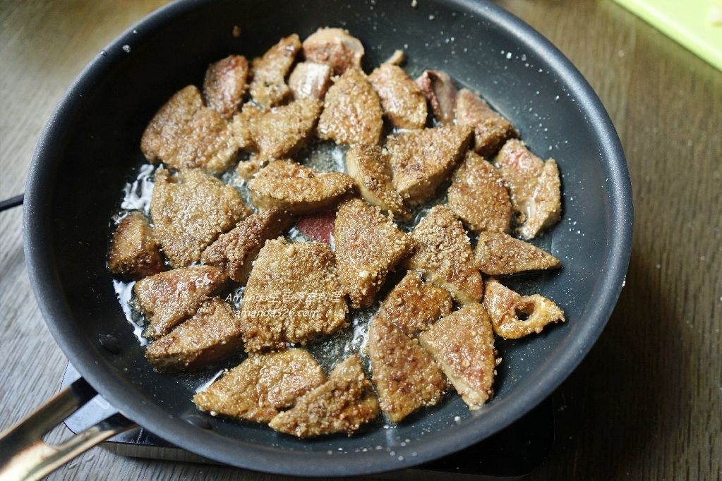 Amanda食譜,含鐵料理,小黃瓜炒豬肝,洋蔥炒豬肝,炒豬肝,炒豬肝軟嫩方式,蔬菜炒豬肝,補血料理,豬肝不乾硬,豬肝料理,豬肝炒小黃瓜,豬肝炒洋蔥,豬肝炒蔬菜,食譜 @Amanda生活美食料理