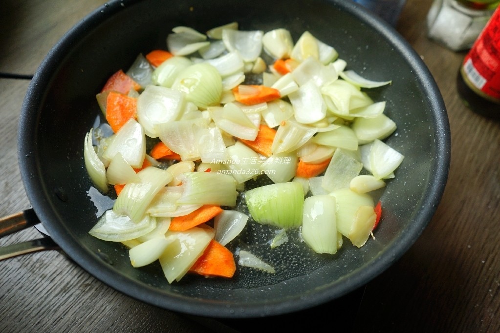 Amanda食譜,含鐵料理,小黃瓜炒豬肝,洋蔥炒豬肝,炒豬肝,炒豬肝軟嫩方式,蔬菜炒豬肝,補血料理,豬肝不乾硬,豬肝料理,豬肝炒小黃瓜,豬肝炒洋蔥,豬肝炒蔬菜,食譜 @Amanda生活美食料理