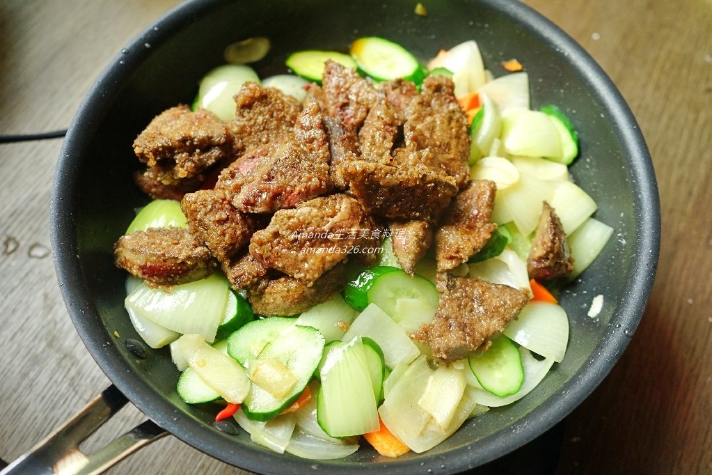 Amanda食譜,含鐵料理,小黃瓜炒豬肝,洋蔥炒豬肝,炒豬肝,炒豬肝軟嫩方式,蔬菜炒豬肝,補血料理,豬肝不乾硬,豬肝料理,豬肝炒小黃瓜,豬肝炒洋蔥,豬肝炒蔬菜,食譜 @Amanda生活美食料理