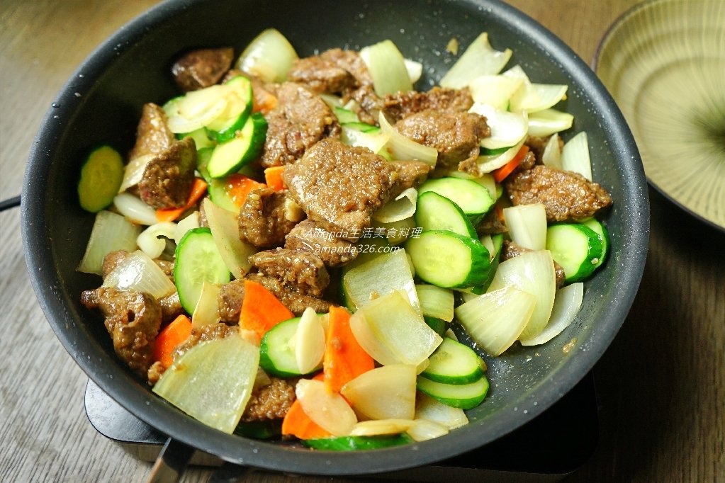 Amanda食譜,含鐵料理,小黃瓜炒豬肝,洋蔥炒豬肝,炒豬肝,炒豬肝軟嫩方式,蔬菜炒豬肝,補血料理,豬肝不乾硬,豬肝料理,豬肝炒小黃瓜,豬肝炒洋蔥,豬肝炒蔬菜,食譜 @Amanda生活美食料理