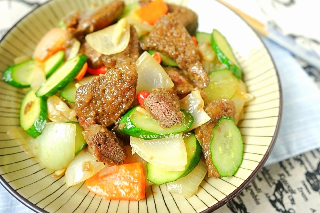 Amanda食譜,含鐵料理,小黃瓜炒豬肝,洋蔥炒豬肝,炒豬肝,炒豬肝軟嫩方式,蔬菜炒豬肝,補血料理,豬肝不乾硬,豬肝料理,豬肝炒小黃瓜,豬肝炒洋蔥,豬肝炒蔬菜,食譜 @Amanda生活美食料理