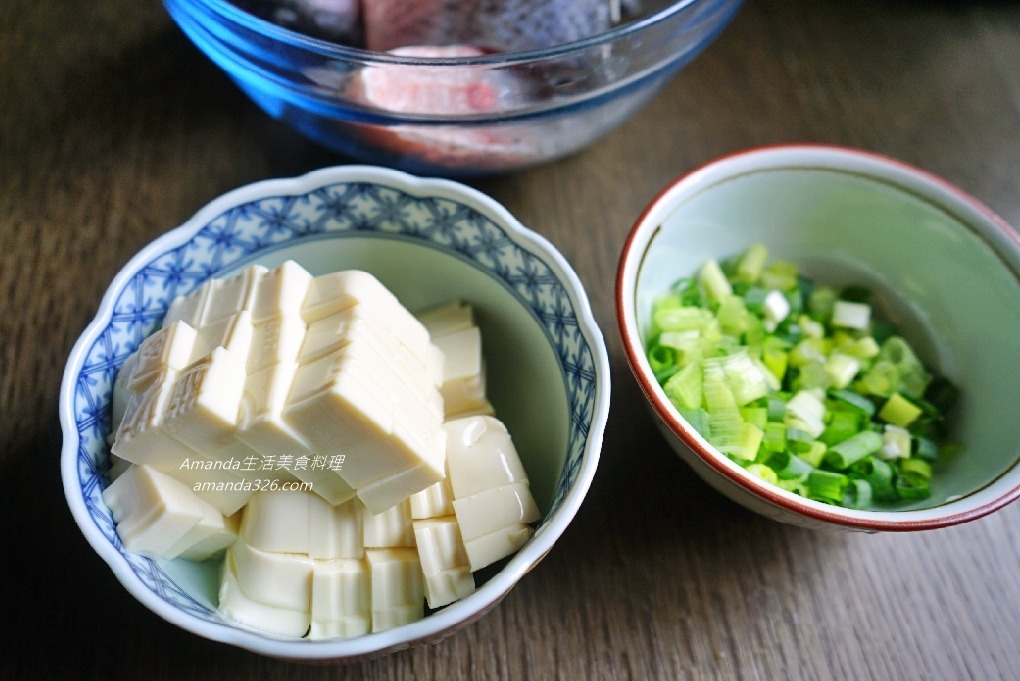 Amanda食譜,十分鐘上菜,味噌湯可以加什麼魚,味噌豆腐魚湯,味噌豆腐魚湯做法,味噌豆腐鱸魚湯,味噌魚湯,味噌魚湯煮法,味噌魚湯用什麼魚,味噌魚湯要加薑嗎,味噌鱸魚湯,味噌鱸魚豆腐湯,味增豆腐魚湯,味增魚湯做法,味增魚湯去腥,味增魚湯煮法,味增鱸魚,地中海料理,地中海飲食,海鮮,豆腐魚湯,豆腐魚湯食譜,豆腐鱸魚湯,豆腐鱸魚湯電鍋,食譜,鱸魚味噌湯,鱸魚味噌湯 做法,鱸魚味噌豆腐湯,鱸魚味增湯,鱸魚豆腐湯 @Amanda生活美食料理