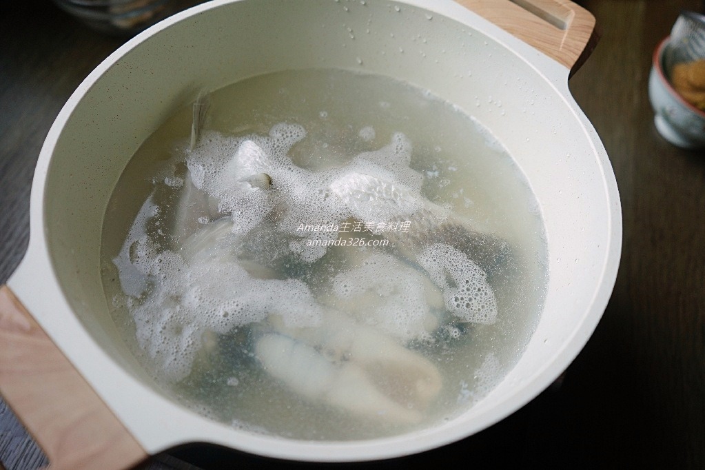 Amanda食譜,十分鐘上菜,味噌湯可以加什麼魚,味噌豆腐魚湯,味噌豆腐魚湯做法,味噌豆腐鱸魚湯,味噌魚湯,味噌魚湯煮法,味噌魚湯用什麼魚,味噌魚湯要加薑嗎,味噌鱸魚湯,味噌鱸魚豆腐湯,味增豆腐魚湯,味增魚湯做法,味增魚湯去腥,味增魚湯煮法,味增鱸魚,地中海料理,地中海飲食,海鮮,豆腐魚湯,豆腐魚湯食譜,豆腐鱸魚湯,豆腐鱸魚湯電鍋,食譜,鱸魚味噌湯,鱸魚味噌湯 做法,鱸魚味噌豆腐湯,鱸魚味增湯,鱸魚豆腐湯 @Amanda生活美食料理