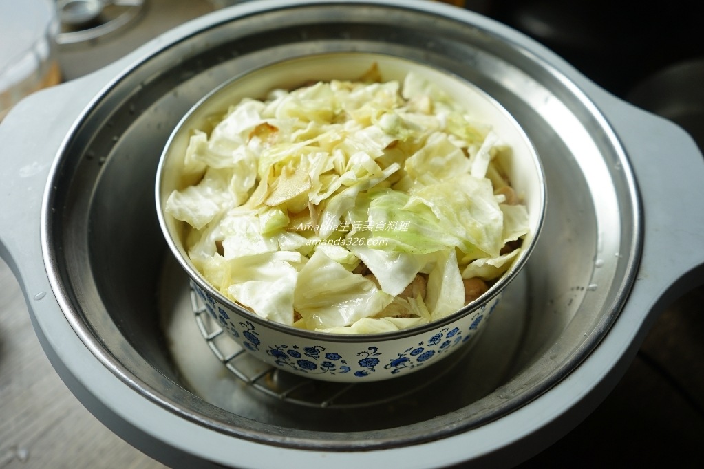 Amanda食譜,糯米 麻油雞飯做法,糯米麻油雞飯,苦茶麻油雞飯,電子鍋煮麻油雞飯,電子鍋麻油雞飯做法,電鍋料理,電鍋煮麻油雞飯,電鍋煮麻油飯,電鍋麻油雞飯做法,食譜,養生美食,養生飯,養生麻油雞飯,高麗菜麻油雞飯,麻油豬肉飯電鍋,麻油雞燉飯電鍋,麻油雞糯米飯,麻油雞糯米飯做法,麻油雞糯米飯電子鍋,麻油雞飯,麻油雞飯 作法,麻油雞飯 糯米,麻油雞飯 食譜,麻油雞飯大同電鍋,麻油雞飯比例,麻油雞飯糯米,麻油雞飯糯米泡多久,麻油雞飯糯米白米,麻油雞飯電鍋,麻油飯 @Amanda生活美食料理