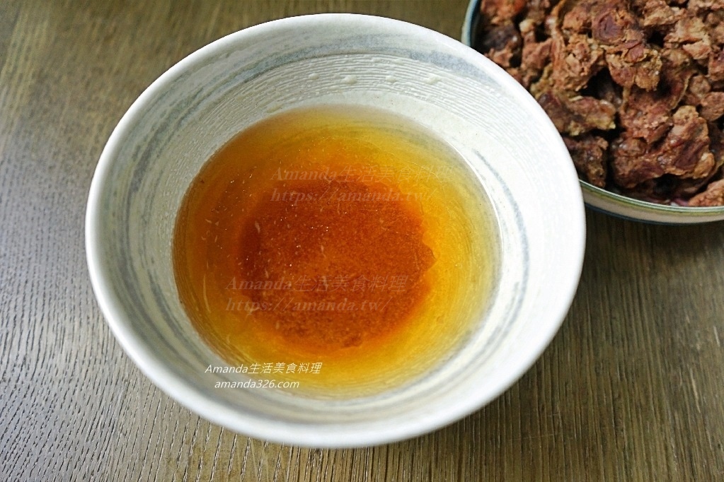Amanda食譜,台灣牛肉,台灣黃牛,滴牛精,滴牛精作法,滴牛肉湯,滴牛肉精,滴牛肉精做法,滴牛肉精部位,牛小里肌,牛精湯,牛肉滴湯,牛肉滴精做法,牛肉精,牛肉精做法,牛肉精怎麼做,牛肉精調味,生鮮牛肉,病人療養,病人飲食,療養食物,術後飲食,補血湯,電鍋料理,食療,食譜,養生湯,養生牛肉精,黃牛肉,黃牛肉精 @Amanda生活美食料理