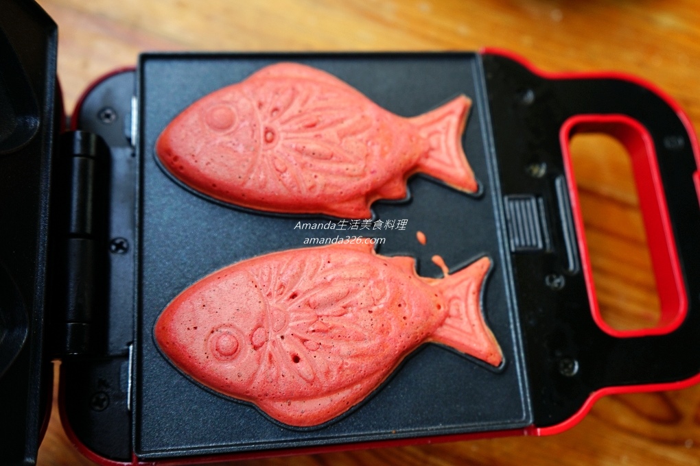 Amanda食譜,小蛋糕做法,小魚燒餅,小魚蛋糕,小魚鯛魚燒,甜菜根蛋糕,甜菜根雕魚燒,甜點,紅色鯛魚燒,脆皮鯛魚燒,蛋糕做法,造型鯛魚燒,食譜,鬆餅機使用方式,鬆餅蛋糕,鬆餅鯛魚燒,魚形鬆餅,鯛魚燒,鯛魚燒做法,鯛魚燒蛋糕,鯛魚燒雞蛋糕,鯛魚燒麵糊比例 @Amanda生活美食料理 Amanda食譜,小蛋糕做法,小魚燒餅,小魚蛋糕,小魚鯛魚燒,甜菜根蛋糕,甜菜根雕魚燒,甜點,紅色鯛魚燒,脆皮鯛魚燒,蛋糕做法,造型鯛魚燒,食譜,鬆餅機使用方式,鬆餅蛋糕,鬆餅鯛魚燒,魚形鬆餅,鯛魚燒,鯛魚燒做法,鯛魚燒蛋糕,鯛魚燒雞蛋糕,鯛魚燒麵糊比例 @Amanda生活美食料理