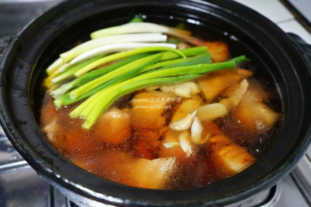 Amanda食譜,三角油豆腐料理,三角豆腐,五花肉滷油豆腐,油豆腐,油豆腐料理,油豆腐滷肉,滷三層肉油豆腐,滷三角豆腐,滷五花肉,滷五花肉油豆腐,滷五花肉食譜,滷油豆腐,滷油豆腐做法,滷油豆腐電鍋,滷肉,滷肉 油豆腐,滷肉 豆腐,滷肉油豆腐,滷肉豆腐,肉滷油豆腐,豬肉滷油豆腐,電鍋滷豆腐,食譜 @Amanda生活美食料理