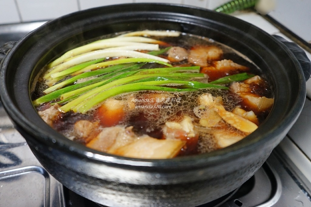 Amanda食譜,三角油豆腐料理,三角豆腐,五花肉滷油豆腐,油豆腐,油豆腐料理,油豆腐滷肉,滷三層肉油豆腐,滷三角豆腐,滷五花肉,滷五花肉油豆腐,滷五花肉食譜,滷油豆腐,滷油豆腐做法,滷油豆腐電鍋,滷肉,滷肉 油豆腐,滷肉 豆腐,滷肉油豆腐,滷肉豆腐,肉滷油豆腐,豬肉滷油豆腐,電鍋滷豆腐,食譜 @Amanda生活美食料理