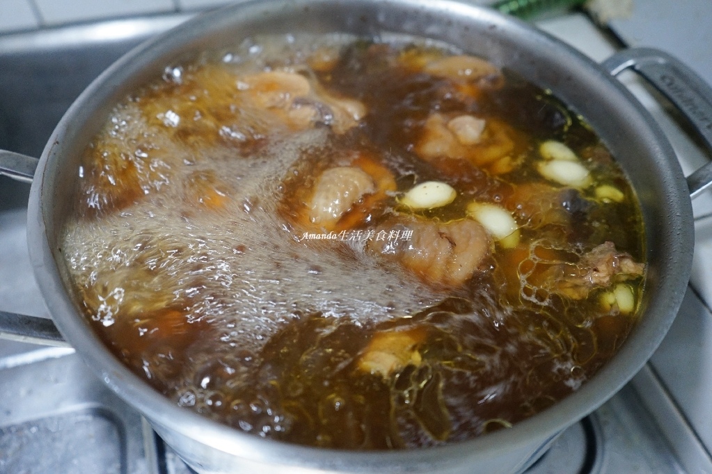 Amanda食譜,仿土雞,傳統市場,傳統市場雞肉,帶骨雞腿,自己煮,菜市場,菜市場雞肉,雞湯,食譜,養生雞湯,黑蒜蛤蜊雞湯,黑蒜雞,黑蒜雞湯,黑蒜雞湯食譜,黑蒜頭料理,黑蒜頭蛤蜊雞湯,黑蒜頭雞湯,黑蒜頭雞湯 食譜,黑蒜頭雞湯做法,黑蒜頭雞湯可以加什麼菜,黑蒜頭雞湯怎麼煮,黑蒜頭雞湯的做法 @Amanda生活美食料理