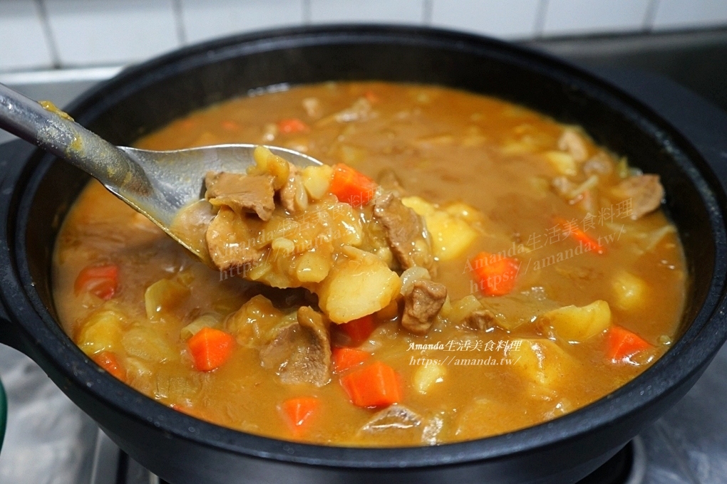 Amanda食譜,咖哩塊用法,咖哩料理,咖哩燴飯,咖哩燴飯做法,咖哩豬,咖哩豬做法,咖哩豬肉,咖哩飯,燴飯,豬肉咖哩,豬肉咖哩飯,電鍋煮咖哩豬肉,食譜 @Amanda生活美食料理