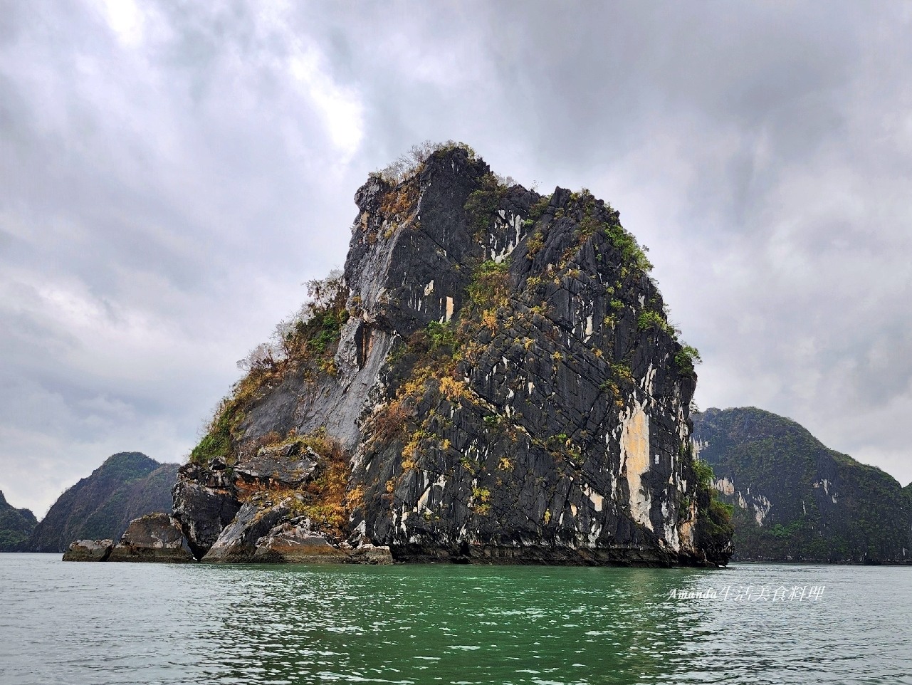 TITOP島,下龍灣,下龍灣 快艇,下龍灣 英雄島,下龍灣快艇,下龍灣快艇值得嗎,下龍灣快艇費用,下龍灣景點,下龍灣英雄島,下龍灣郵輪,世界自然遺產,北越下龍灣,北越郵輪,快艇遊下龍灣,英雄島,英雄島 越南,英雄島階梯,越南下龍灣,越南下龍灣世界自然遺產-TITOP島【英雄島】,越南快艇,越南景點,越南英雄島,郵輪下龍灣,郵輪旅行,驚奇洞郵輪 @Amanda生活美食料理 TITOP島,下龍灣,下龍灣 快艇,下龍灣 英雄島,下龍灣快艇,下龍灣快艇值得嗎,下龍灣快艇費用,下龍灣景點,下龍灣英雄島,下龍灣郵輪,世界自然遺產,北越下龍灣,北越郵輪,快艇遊下龍灣,英雄島,英雄島 越南,英雄島階梯,越南下龍灣,越南下龍灣世界自然遺產-TITOP島【英雄島】,越南快艇,越南景點,越南英雄島,郵輪下龍灣,郵輪旅行,驚奇洞郵輪 @Amanda生活美食料理