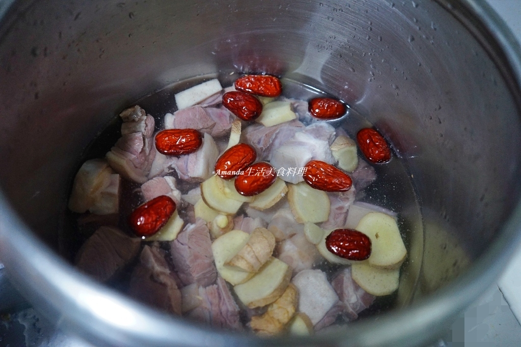 帶皮帶骨羊肉,帶皮羊肉,帶皮羊肉湯,清燉羊肉,清燉羊肉料理,清燉羊肉湯,清燉羊肉湯作法,清燉羊肉湯食譜,燉羊肉湯,羊肉料理,羊肉蔬菜湯,羊肉蘿蔔湯,羊肉蘿蔔湯食譜,食譜,養生湯 @Amanda生活美食料理
