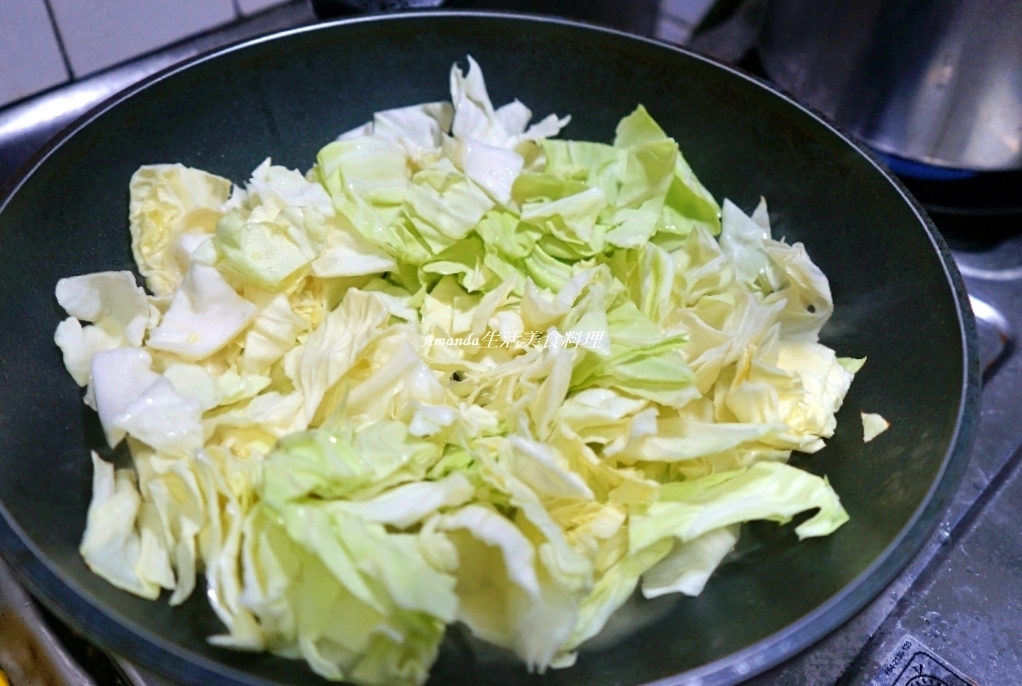 Amanda食譜,健康飲食,十分鐘上菜,家常菜食譜,清炒高麗菜,炒高麗菜,簡單料理,脆甜高麗菜,蒜炒高麗菜,蒜苗炒高麗菜,蒜苗食譜,蔬食,食譜,高麗菜,高麗菜料理,高麗菜食譜 @Amanda生活美食料理 Amanda食譜,健康飲食,十分鐘上菜,家常菜食譜,清炒高麗菜,炒高麗菜,簡單料理,脆甜高麗菜,蒜炒高麗菜,蒜苗炒高麗菜,蒜苗食譜,蔬食,食譜,高麗菜,高麗菜料理,高麗菜食譜 @Amanda生活美食料理