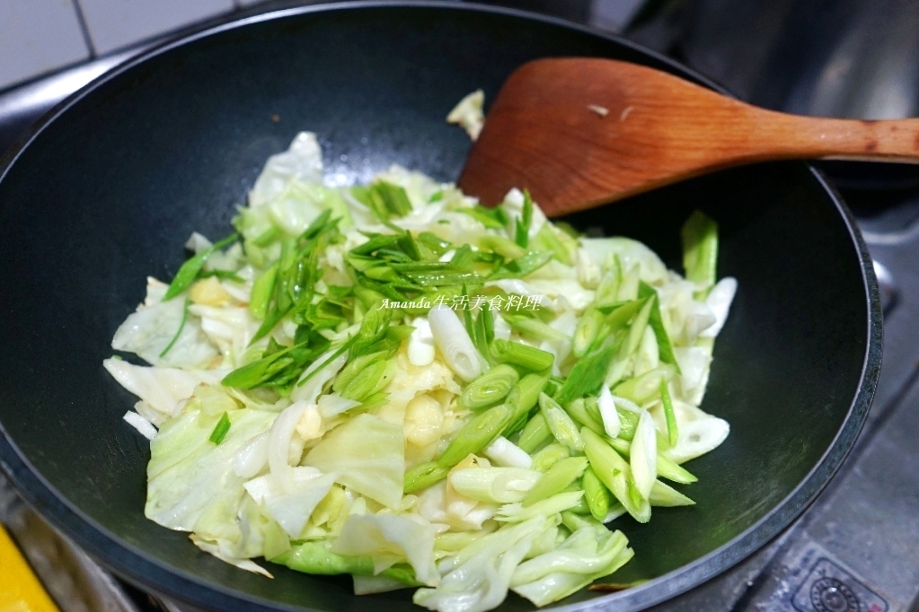 Amanda食譜,健康飲食,十分鐘上菜,家常菜食譜,清炒高麗菜,炒高麗菜,簡單料理,脆甜高麗菜,蒜炒高麗菜,蒜苗炒高麗菜,蒜苗食譜,蔬食,食譜,高麗菜,高麗菜料理,高麗菜食譜 @Amanda生活美食料理 Amanda食譜,健康飲食,十分鐘上菜,家常菜食譜,清炒高麗菜,炒高麗菜,簡單料理,脆甜高麗菜,蒜炒高麗菜,蒜苗炒高麗菜,蒜苗食譜,蔬食,食譜,高麗菜,高麗菜料理,高麗菜食譜 @Amanda生活美食料理