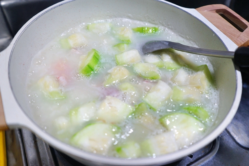 Amanda食譜,海鮮,海鮮粥,海鮮絲瓜粥,絲瓜海鮮粥,絲瓜魚粥,絲瓜鮮魚粥,食譜,魚粥,鮮魚粥,鮮魚絲瓜粥 @Amanda生活美食料理