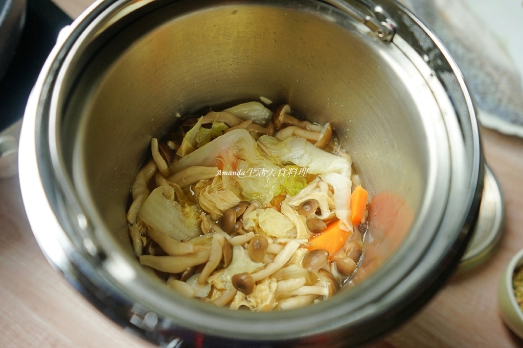 304不鏽鋼,Amanda食譜,GOLDEN FIRE,GOLDEN FIRE 火牌燜燒鍋,GOLDEN FIRE生活美學,MIT,MIT台灣製造,MIT燜燒鍋,健康料理,健康飲食,免插電,免顧火,十分鐘料理,台灣製造,台灣製造燜燒鍋,夏日廚房,夏日料理,安全烹飪,居家料理,悶燒罐,懶人料理,戶外露營,櫻花蝦,海鮮,滷白菜,火牌燜燒鍋,炊飯,燜燒,燜燒鍋,燜燒鍋食譜,白木耳,省時,省瓦斯,竹筍炊飯,竹筍飯,節能,節能省時,糙米飯,素食,美食,肉燥,蔬食,蕎麥糙米飯,輕食,輕食料理,銀耳,銀耳羹,雞湯,露營美食,食譜,養生,養生料理,養生食譜,鱸魚料理