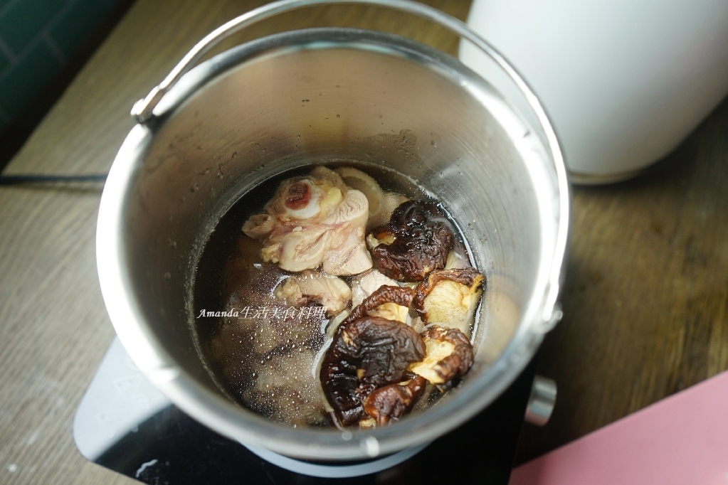 304不鏽鋼,Amanda食譜,GOLDEN FIRE,GOLDEN FIRE 火牌燜燒鍋,GOLDEN FIRE生活美學,MIT,MIT台灣製造,MIT燜燒鍋,健康料理,健康飲食,免插電,免顧火,十分鐘料理,台灣製造,台灣製造燜燒鍋,夏日廚房,夏日料理,安全烹飪,居家料理,悶燒罐,懶人料理,戶外露營,櫻花蝦,海鮮,滷白菜,火牌燜燒鍋,炊飯,燜燒,燜燒鍋,燜燒鍋食譜,白木耳,省時,省瓦斯,竹筍炊飯,竹筍飯,節能,節能省時,糙米飯,素食,美食,肉燥,蔬食,蕎麥糙米飯,輕食,輕食料理,銀耳,銀耳羹,雞湯,露營美食,食譜,養生,養生料理,養生食譜,鱸魚料理