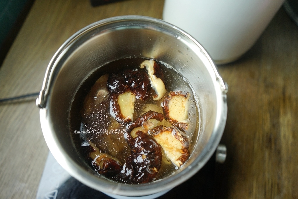 304不鏽鋼,Amanda食譜,GOLDEN FIRE,GOLDEN FIRE 火牌燜燒鍋,GOLDEN FIRE生活美學,MIT,MIT台灣製造,MIT燜燒鍋,健康料理,健康飲食,免插電,免顧火,十分鐘料理,台灣製造,台灣製造燜燒鍋,夏日廚房,夏日料理,安全烹飪,居家料理,悶燒罐,懶人料理,戶外露營,櫻花蝦,海鮮,滷白菜,火牌燜燒鍋,炊飯,燜燒,燜燒鍋,燜燒鍋食譜,白木耳,省時,省瓦斯,竹筍炊飯,竹筍飯,節能,節能省時,糙米飯,素食,美食,肉燥,蔬食,蕎麥糙米飯,輕食,輕食料理,銀耳,銀耳羹,雞湯,露營美食,食譜,養生,養生料理,養生食譜,鱸魚料理