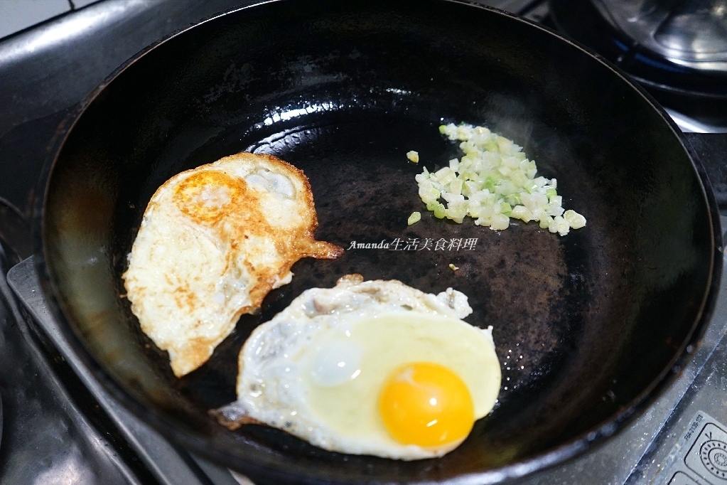 Amanda食譜,一鍋煮,十分鐘上菜,嗆鍋湯麵,嗆鍋雞蛋麵,嗆鍋麵,家常荷包蛋麵,家常雞蛋麵,荷包蛋湯麵,荷包蛋麵,蔬食,鐵鍋雞蛋麵,雞蛋湯麵,食譜 @Amanda生活美食料理