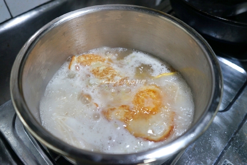 Amanda食譜,一鍋煮,十分鐘上菜,嗆鍋湯麵,嗆鍋雞蛋麵,嗆鍋麵,家常荷包蛋麵,家常雞蛋麵,荷包蛋湯麵,荷包蛋麵,蔬食,鐵鍋雞蛋麵,雞蛋湯麵,食譜 @Amanda生活美食料理
