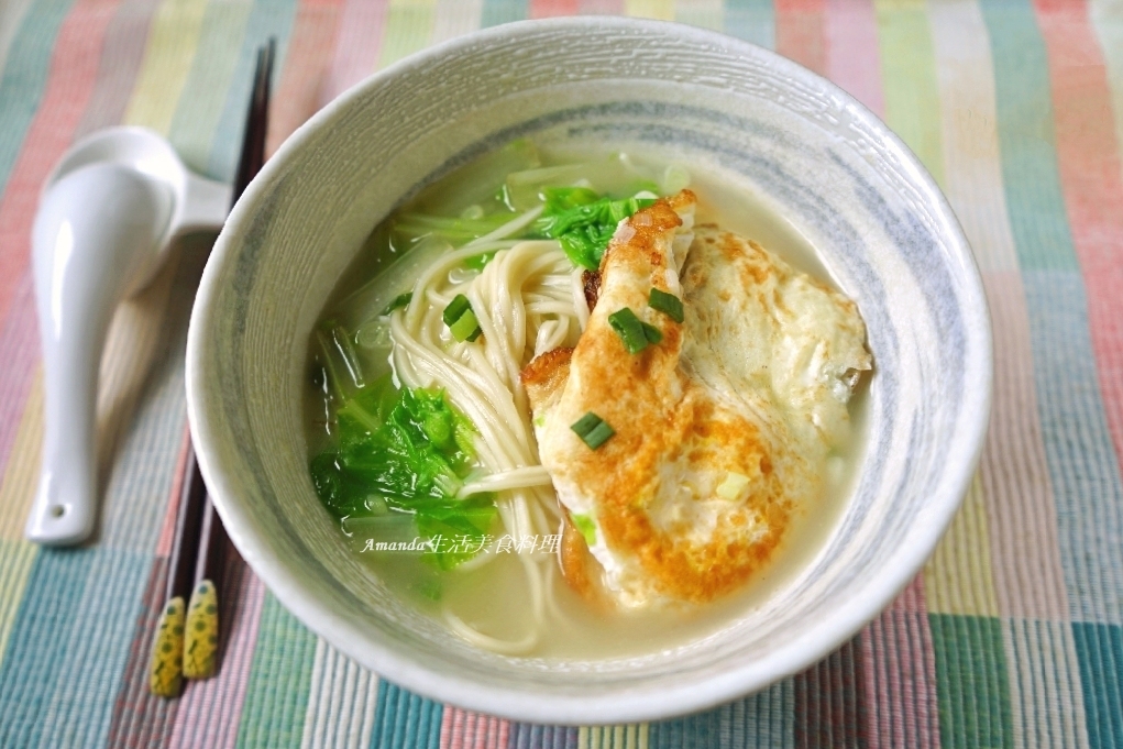 Amanda食譜,一鍋煮,十分鐘上菜,嗆鍋湯麵,嗆鍋雞蛋麵,嗆鍋麵,家常荷包蛋麵,家常雞蛋麵,荷包蛋麵,蔬食,鐵鍋雞蛋麵,雞蛋湯麵,食譜 @Amanda生活美食料理