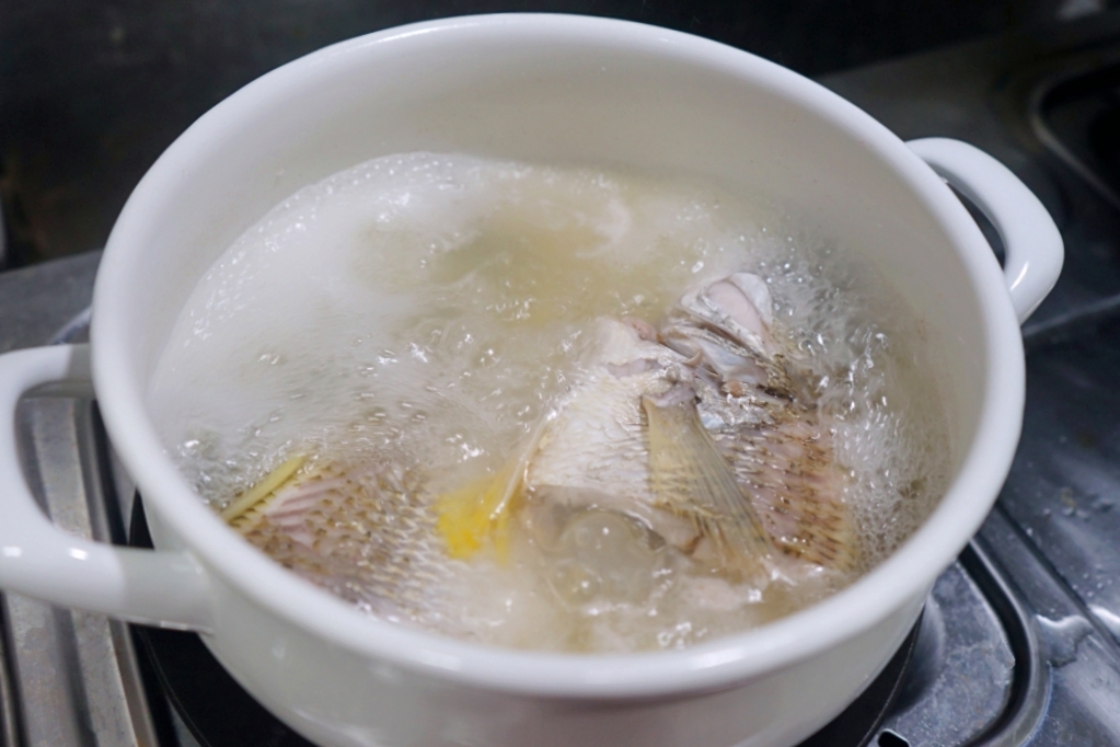 Amanda食譜,九層塔魚湯,十分鐘上菜,地中海料理,地中海飲食,海鮮,蔥花魚湯,薑絲魚湯,赤翅仔料理,赤翅仔魚湯,赤翅魚湯,青蔥魚湯,食譜,魚湯,鮮魚湯,黃鰭鯛料理,黃鰭鯛魚湯 @Amanda生活美食料理 Amanda食譜,九層塔魚湯,十分鐘上菜,地中海料理,地中海飲食,海鮮,蔥花魚湯,薑絲魚湯,赤翅仔料理,赤翅仔魚湯,赤翅魚湯,青蔥魚湯,食譜,魚湯,鮮魚湯,黃鰭鯛料理,黃鰭鯛魚湯 @Amanda生活美食料理
